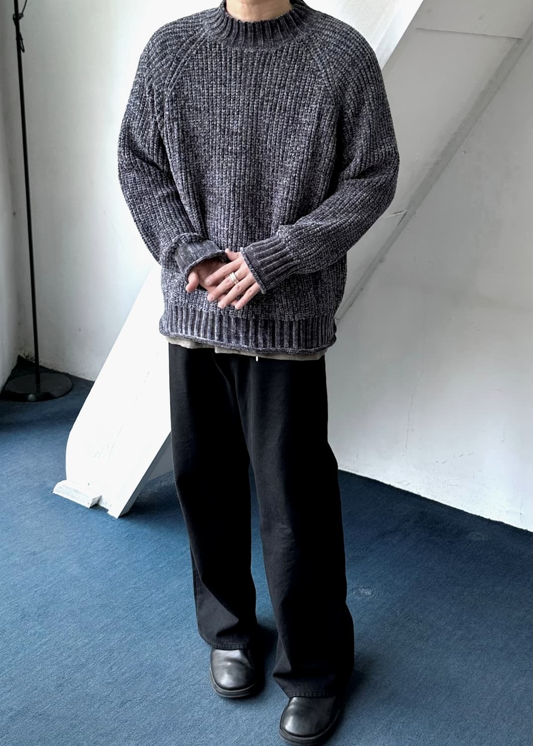 Shine fabric mock neck heavy knit P/O 상품이미지5