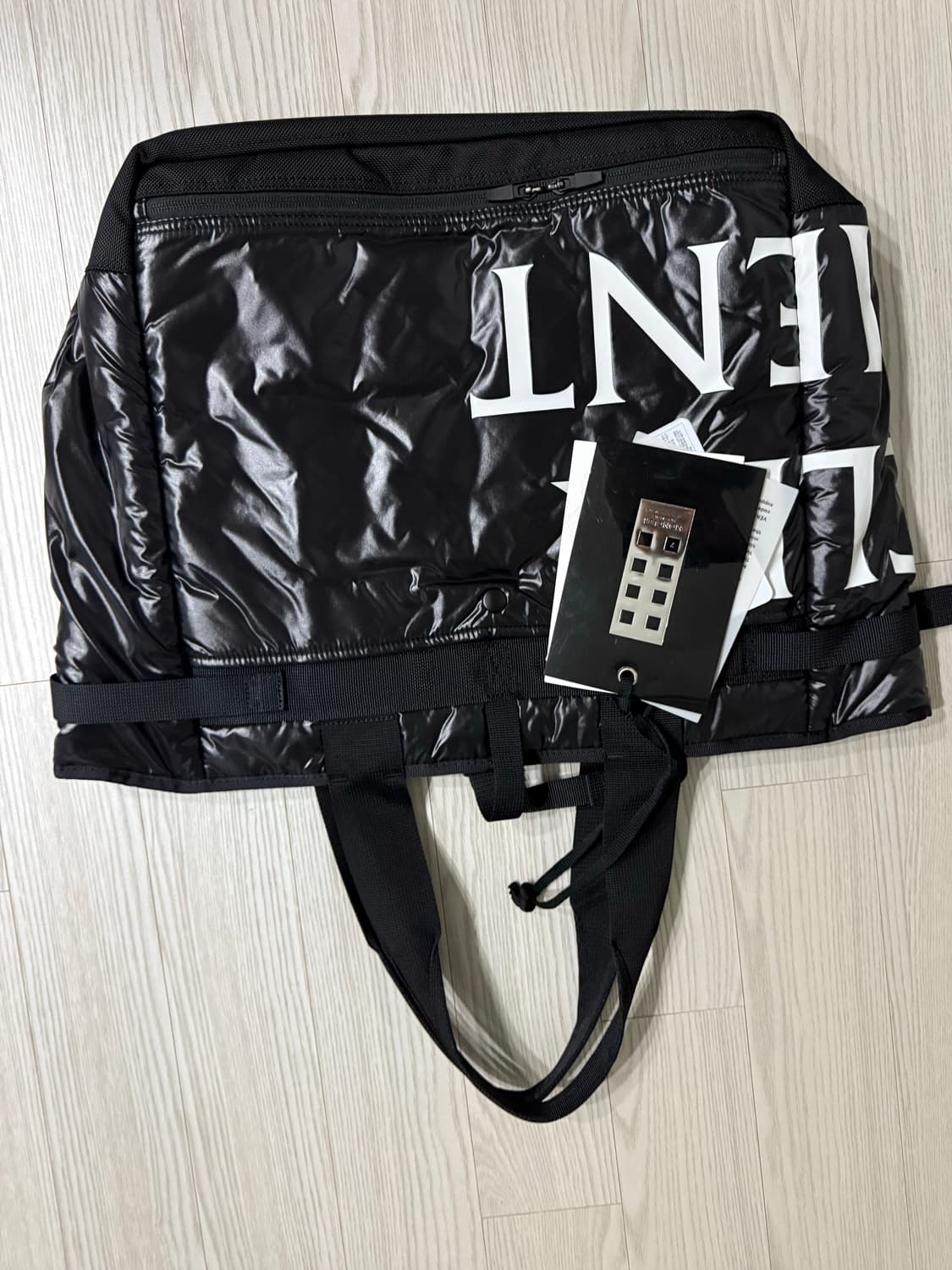 몽클레어 프라그먼트 포터 패디드 토트백 상품이미지3