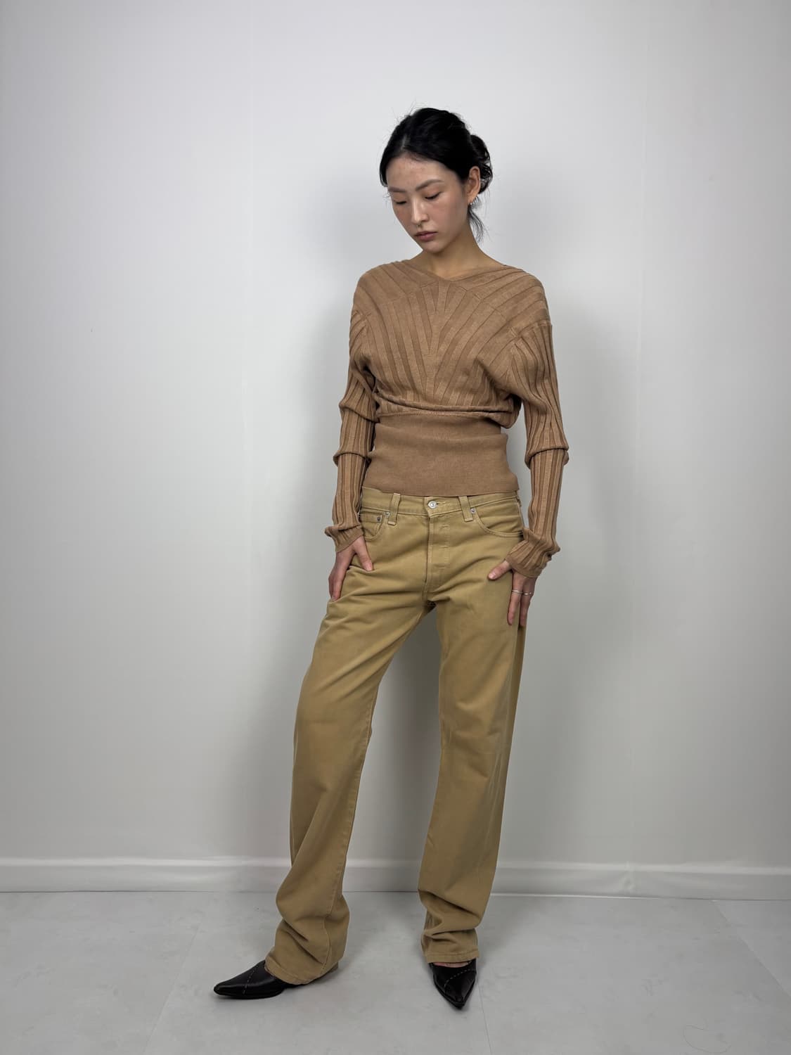 DEEP V-NECK CAMEL KNIT 상품이미지6