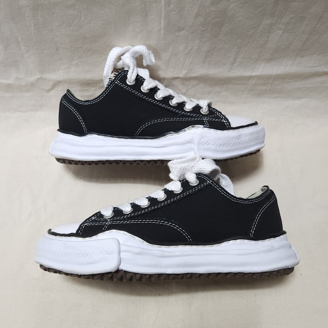 [41] 메종 미하라 야스히로 피터슨 OG 솔 캔버스 로우 스니커즈 블랙 상품이미지4