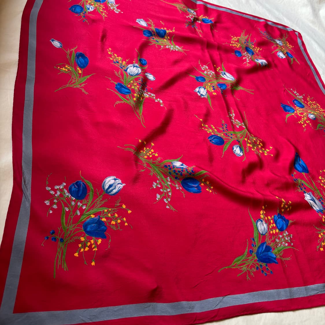 이탈리아 레드 플라워 패턴 클래식 실크 스카프 상품이미지10