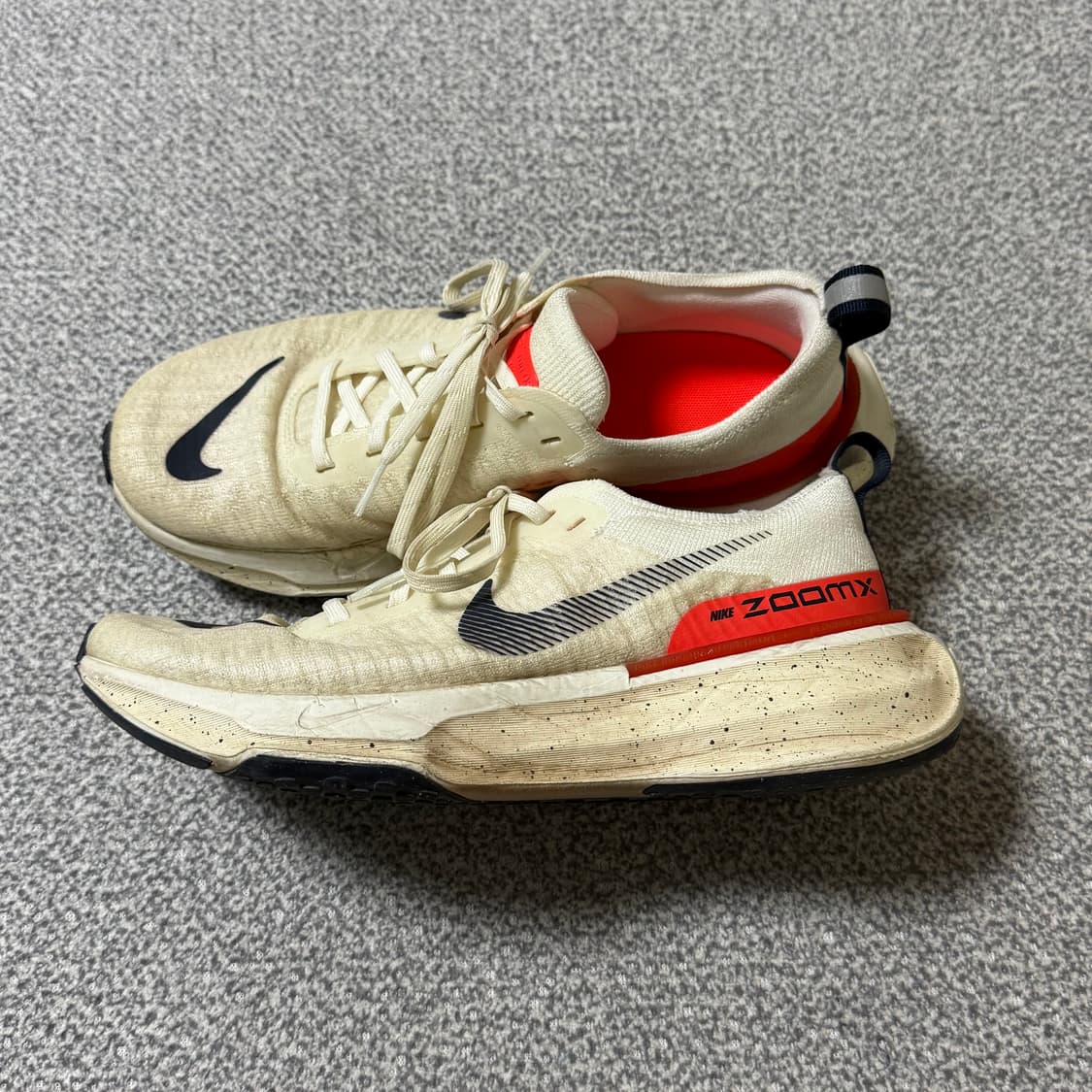 [정가 20만원] 나이키 러닝화 줌 인빈서블 3 255 상품이미지1