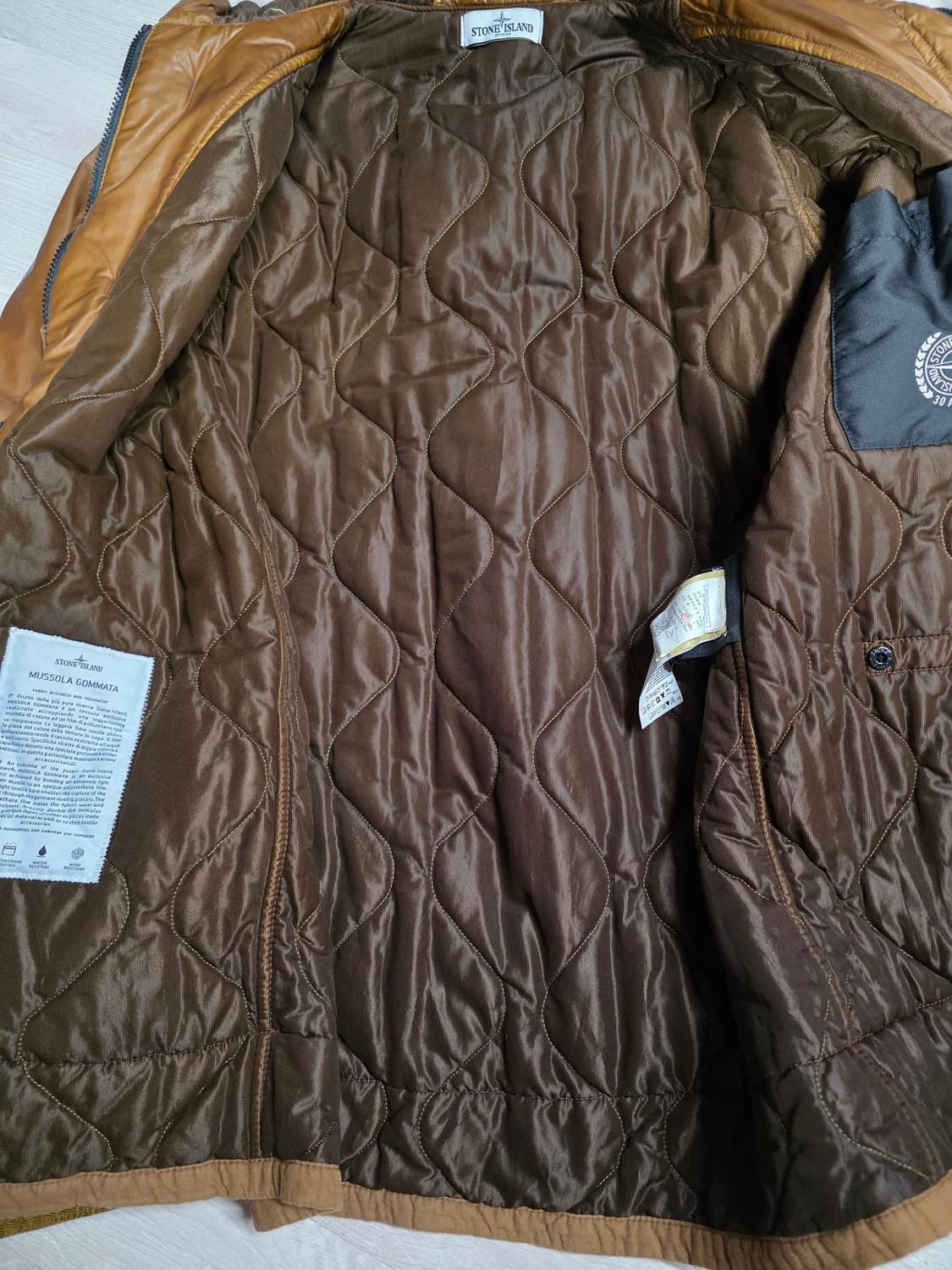 스톤아일랜드 30주년 무솔라 고마타 컴패스 패치 롱재킷. 싸이즈  100 상품이미지5