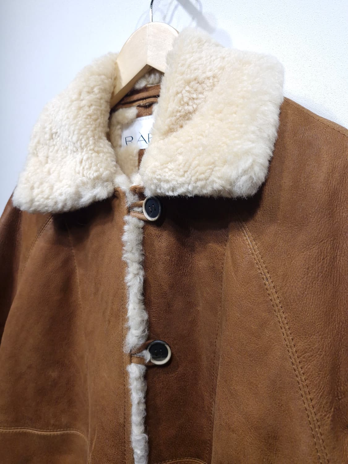 RAEY 램스킨 시어링 코트 브라운 상품이미지3