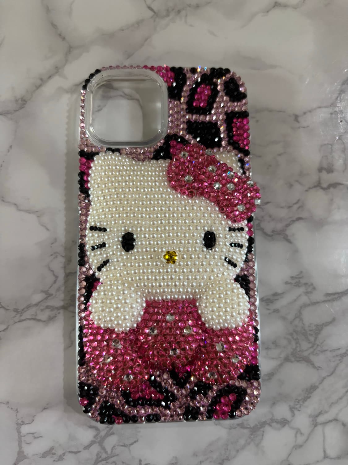 헬로키티 큐빅 폰케이스 아이폰 15 상품이미지1