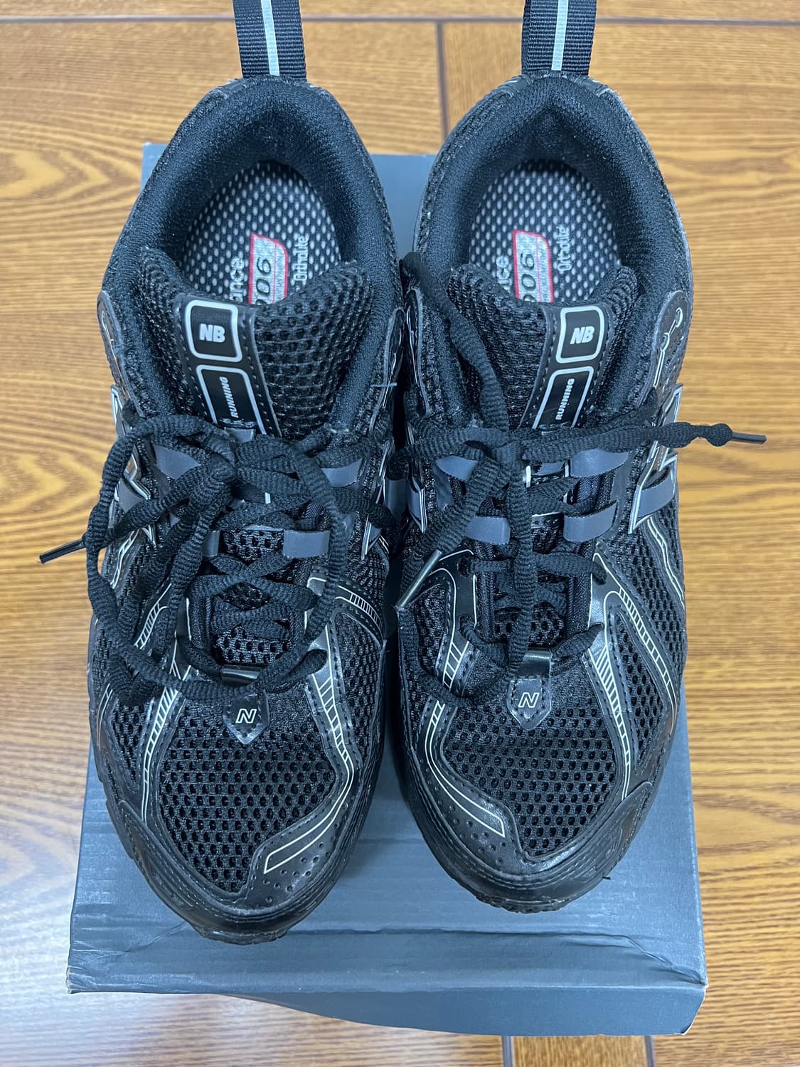 뉴발란스 1906R 블랙 실버 메탈릭 상품이미지1