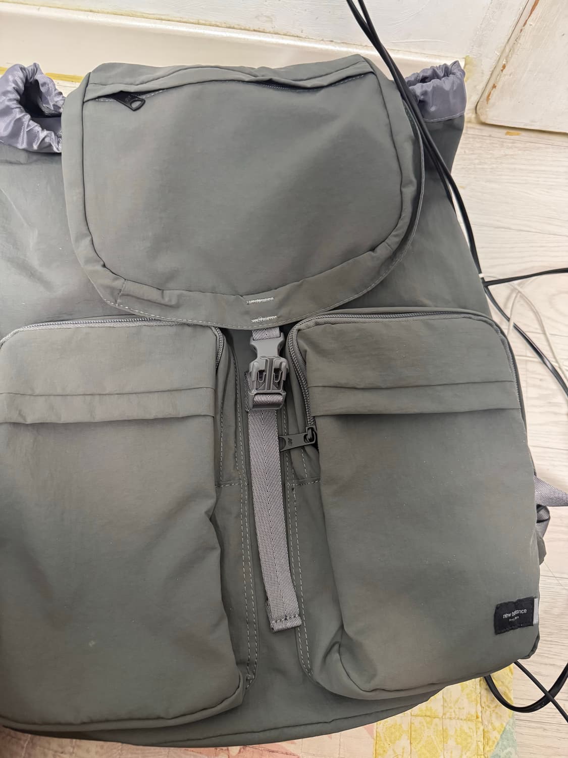 뉴발란스 그레이 백팩 KQF NBGCCAG105-15 거의 새상품 상품이미지2