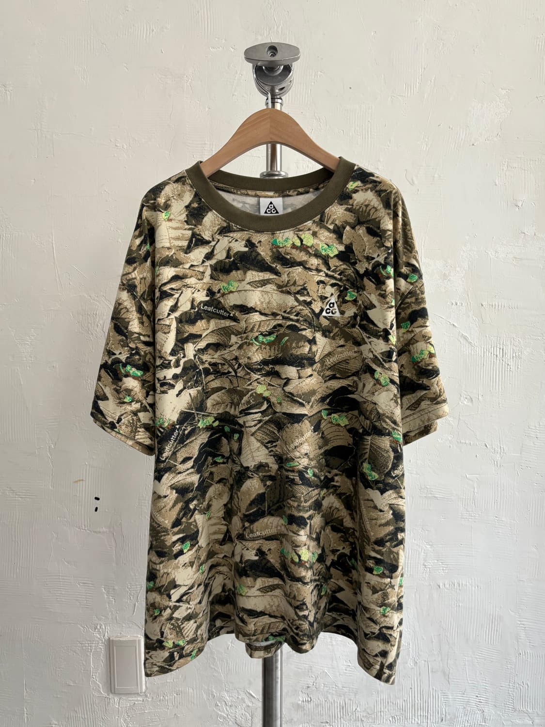 Nike 나이키 ACG 리프카터 올리브 카모 티셔츠 상품이미지4