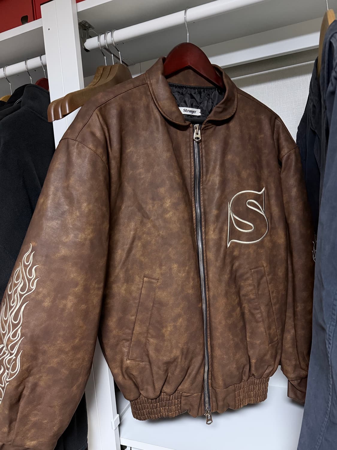 스트레인저 레더 자켓 상품이미지1