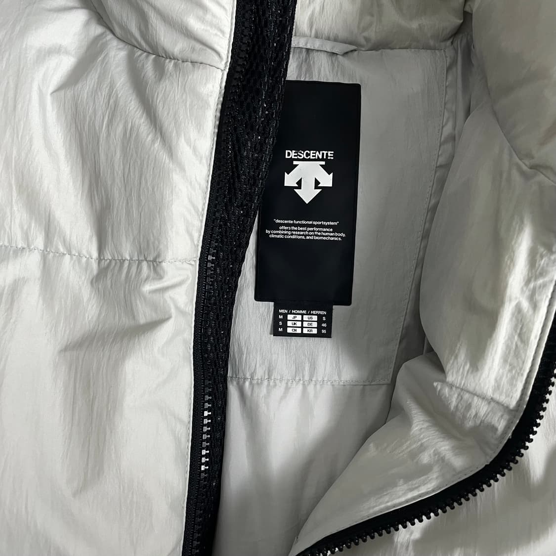 데상트 패치로고 미니멀 다운 푸퍼 패딩y 3345 상품이미지7