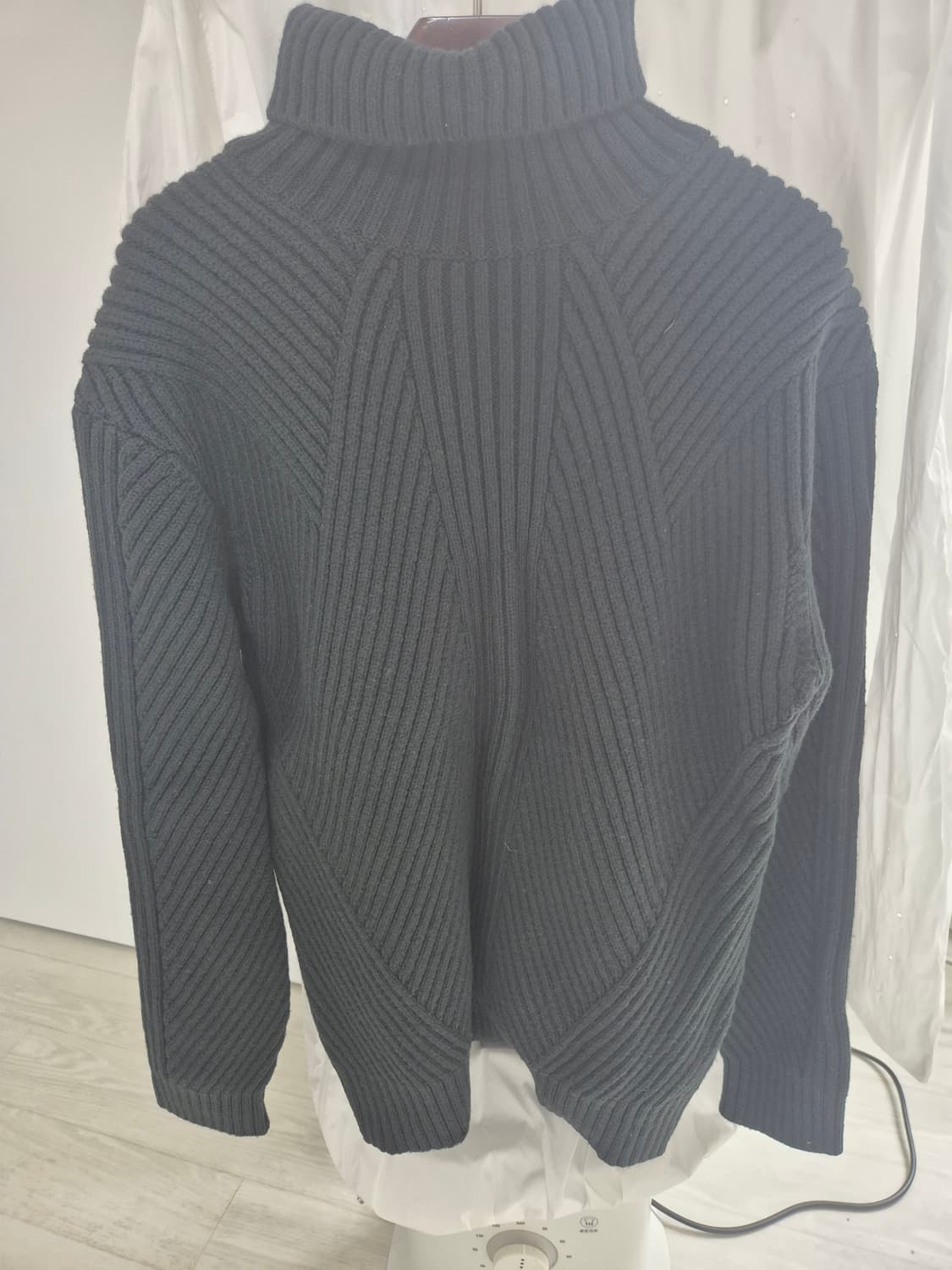 시스템옴므 /사선 텨틀넥 니트/100 상품이미지1