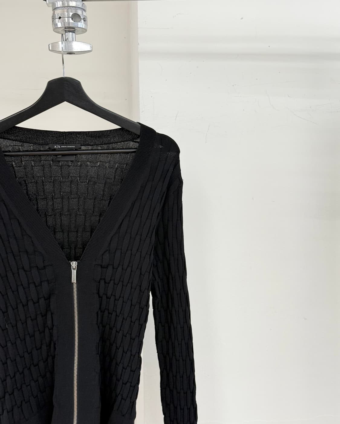 아르마니 익스체인지 블랙 텍스처 브이넥 니트  상품이미지4