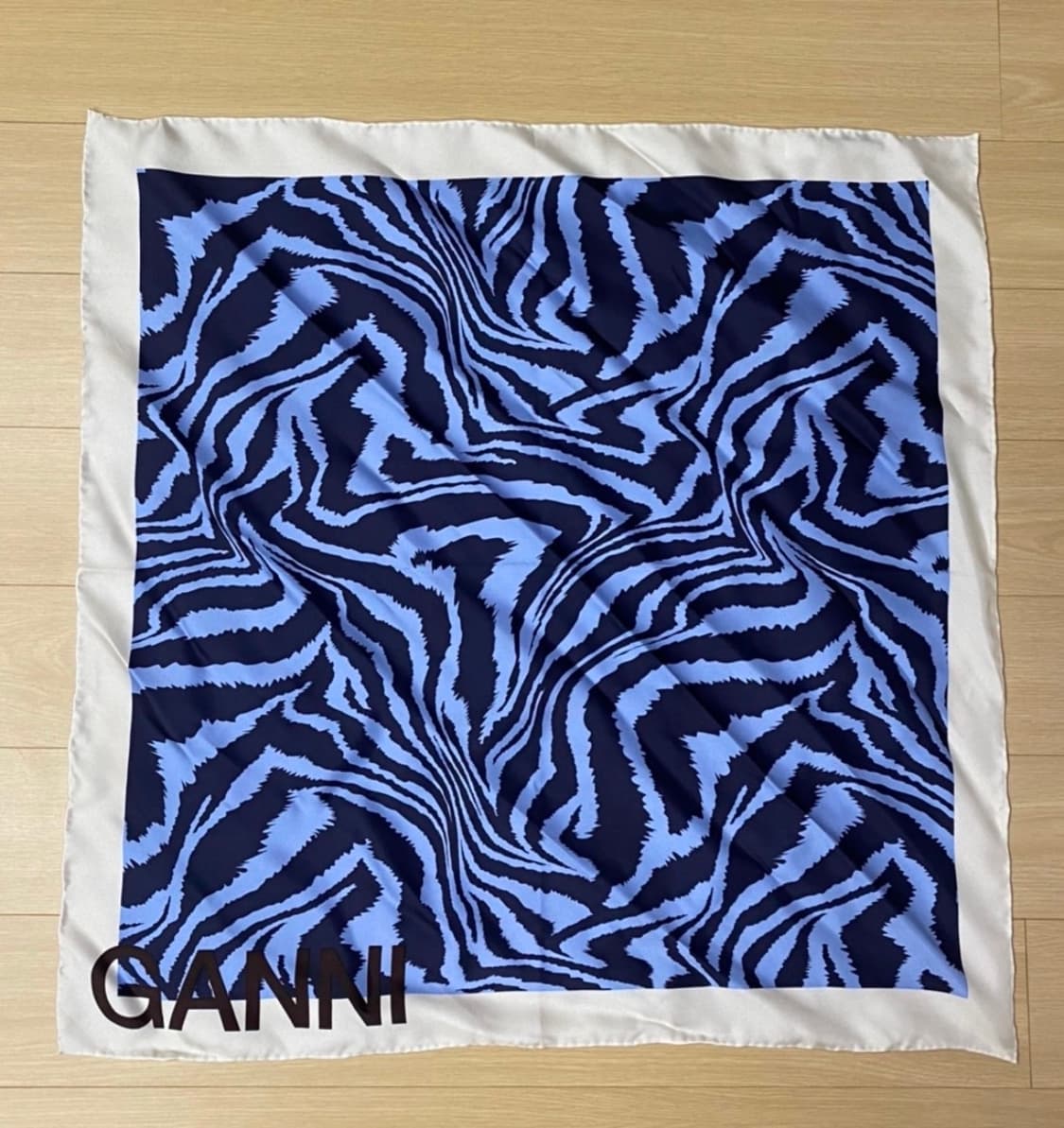 GANNI 가니실크스카프 상품이미지2