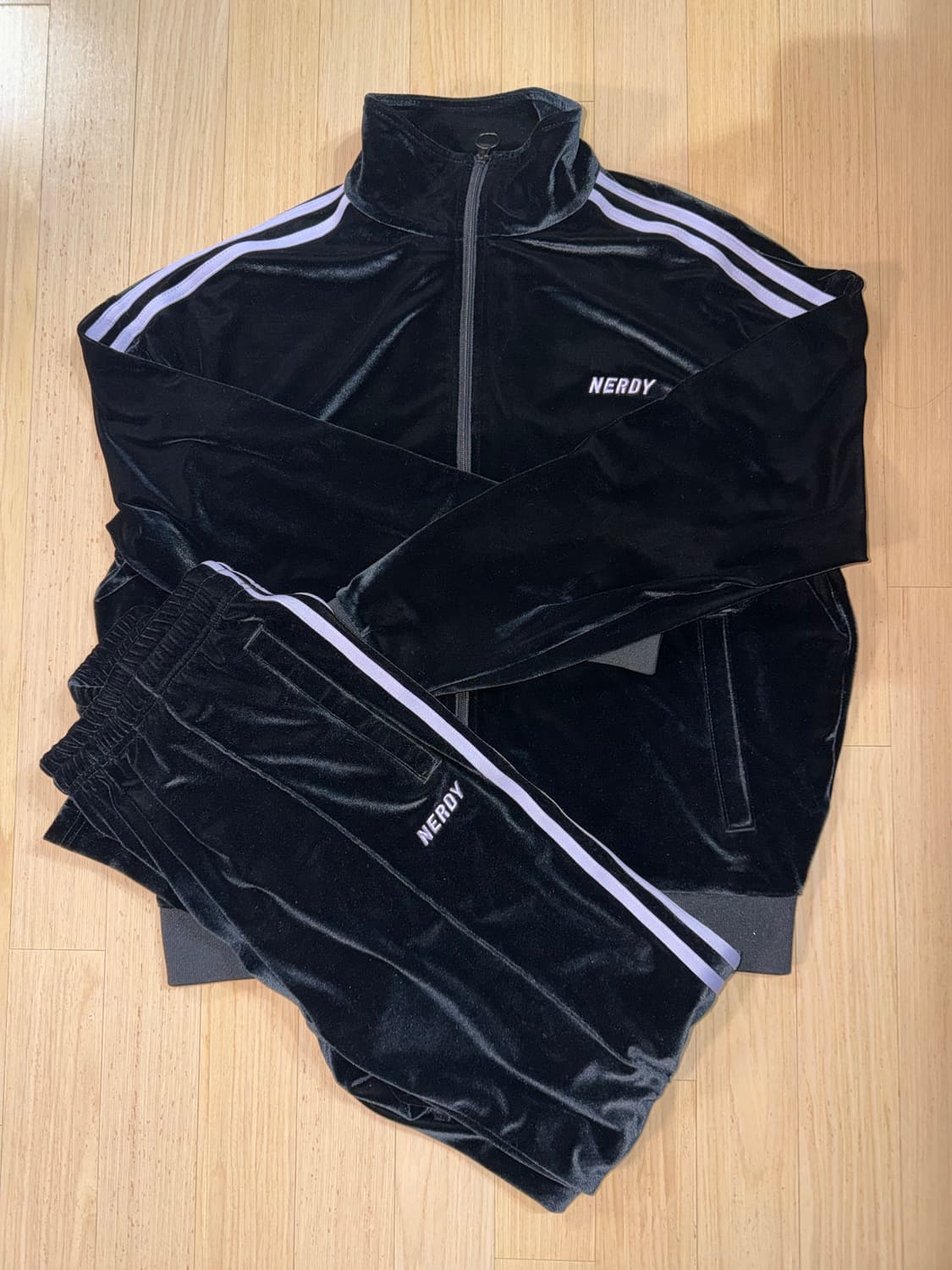 널디 벨벳 트레이닝 세트 판매 (상태 굿!!) S사이즈 상품이미지1