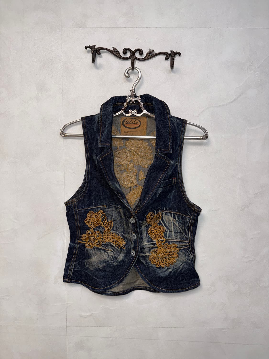 Washing denim floral embroidered vest 상품이미지1