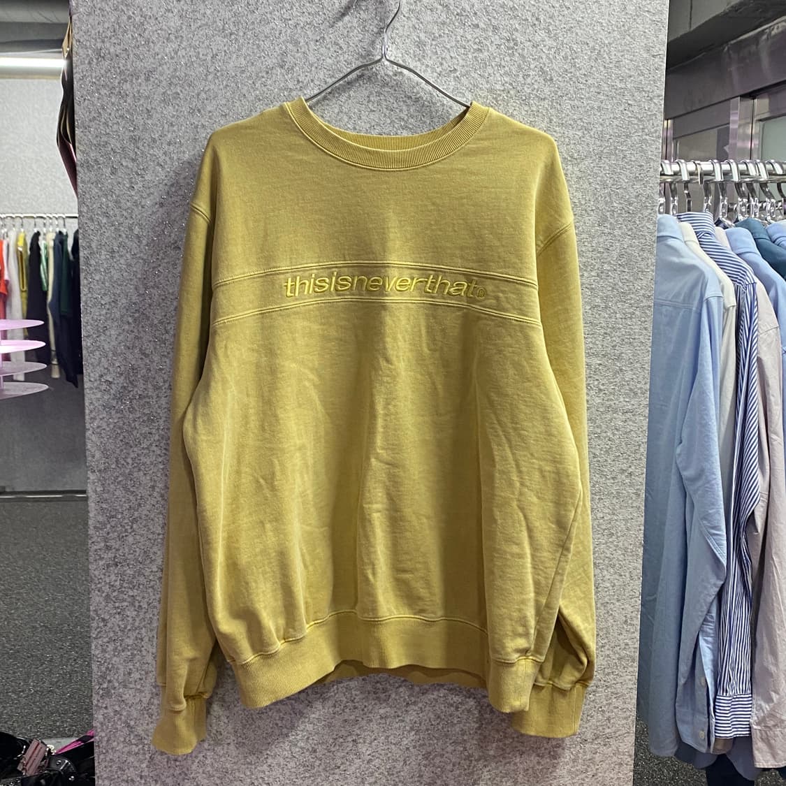 디스이즈네버댓 센터로고 옐로우 피그먼트 스웻 B3287 상품이미지2