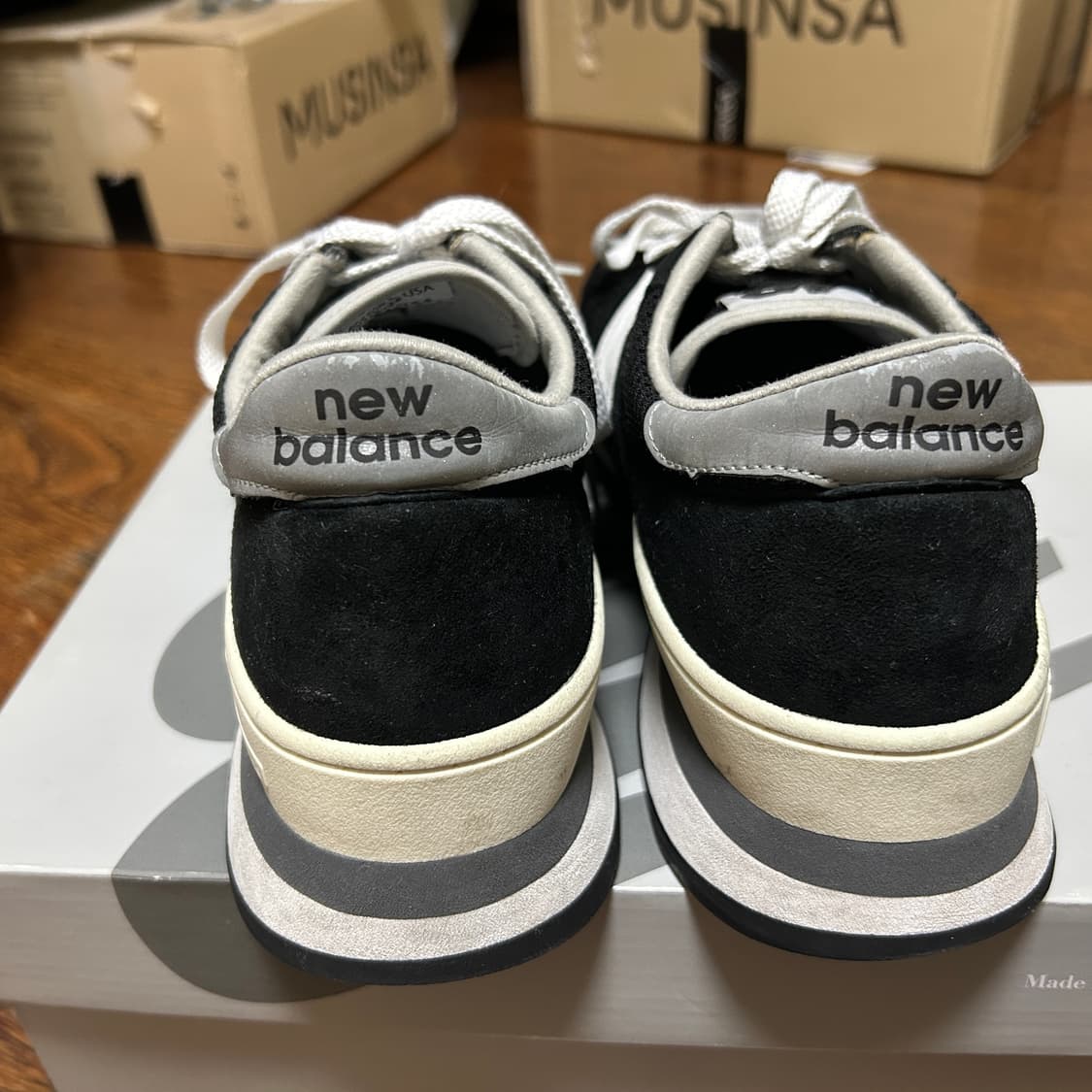 뉴발란스 990v1 블랙 285 상품이미지3