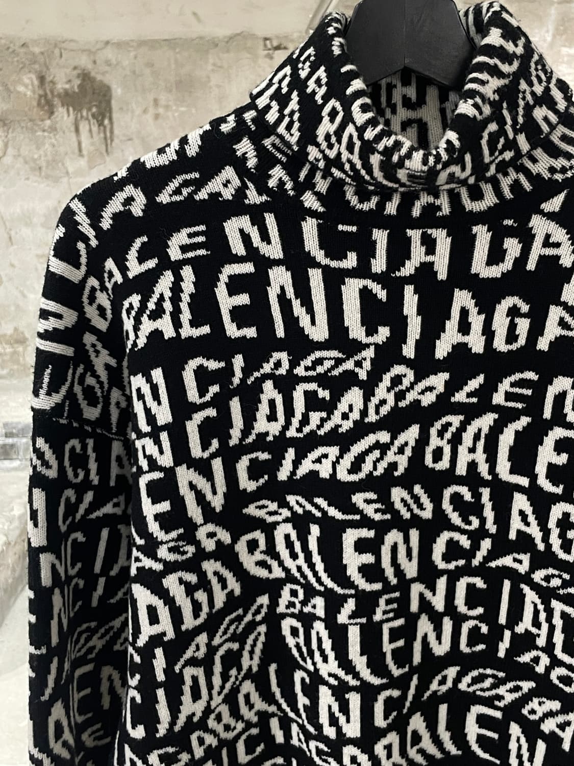 발렌시아가 블랙 자카드 터틀넥 울 스웨터 상품이미지2