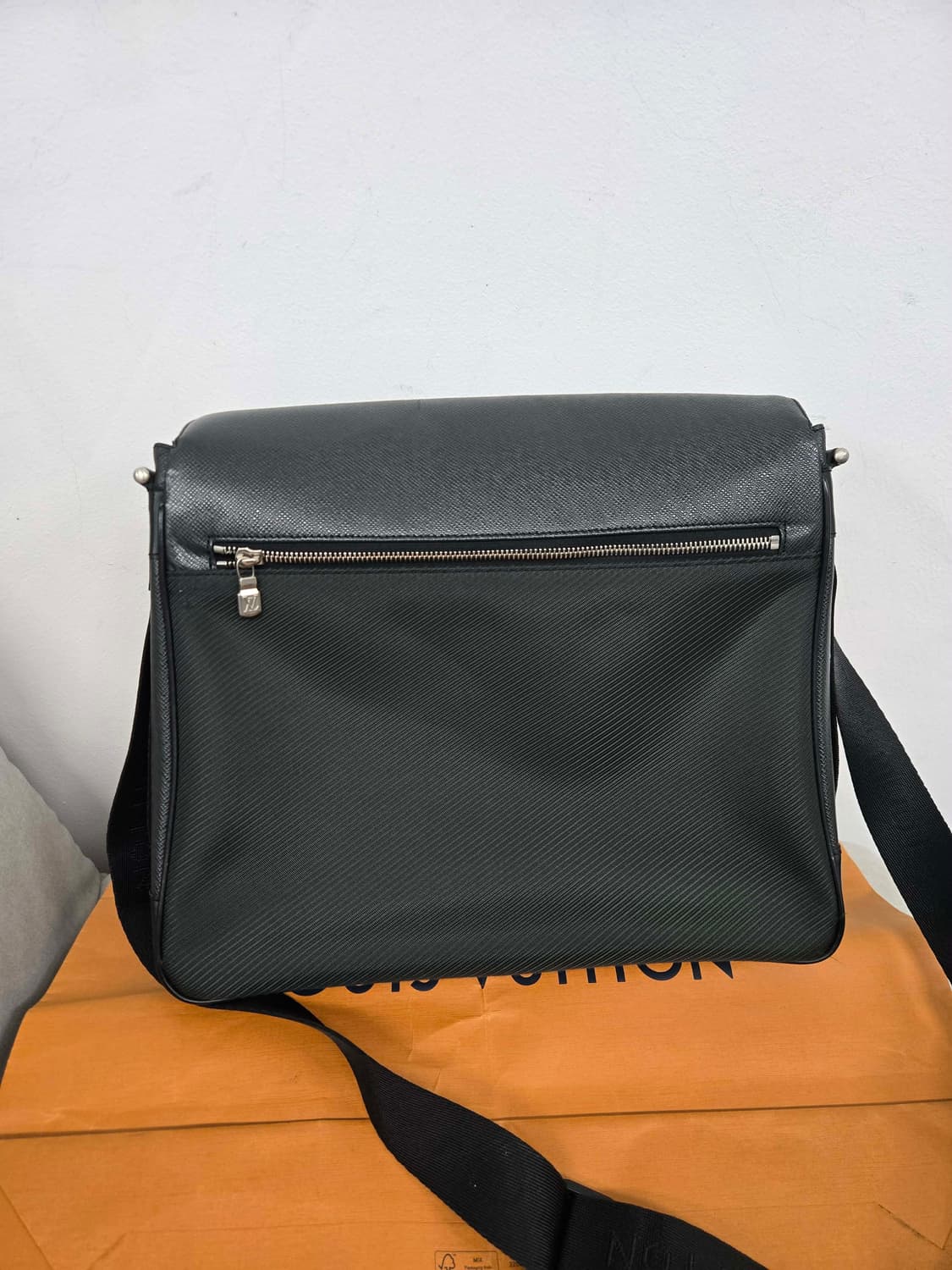 [보증서 정품] 루이비통 타이거 디스트릭트 숄더백 상품이미지4