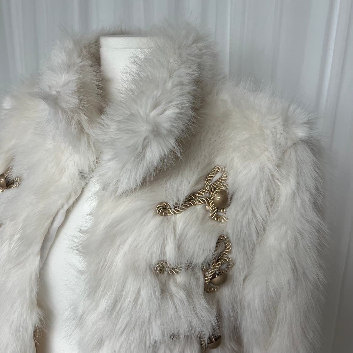 [새상품]금장더블 버튼 아이보리 퍼 자켓 상품이미지8