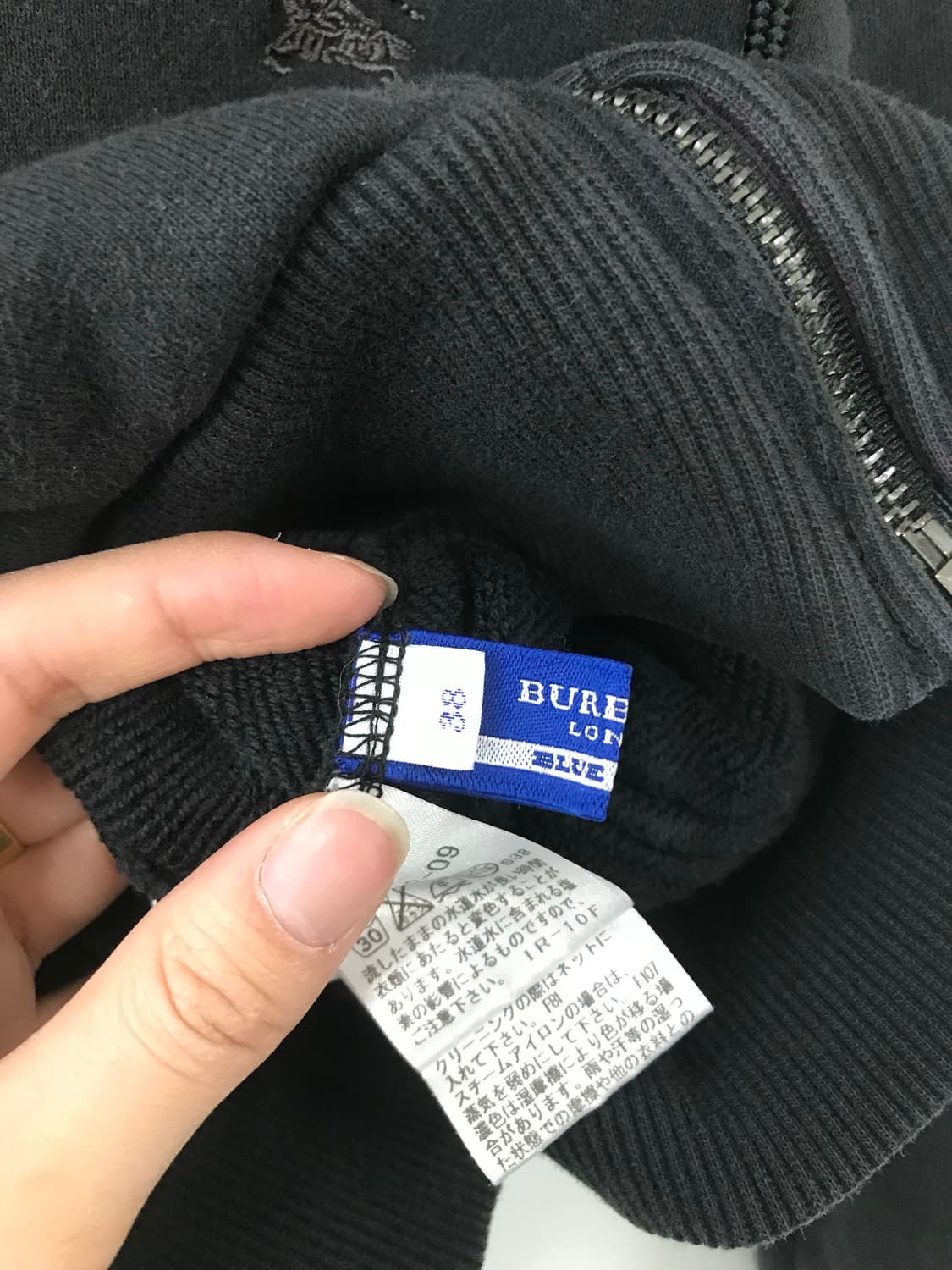 버버리 블루라벨 자수로고 블랙 후드집업 상품이미지7