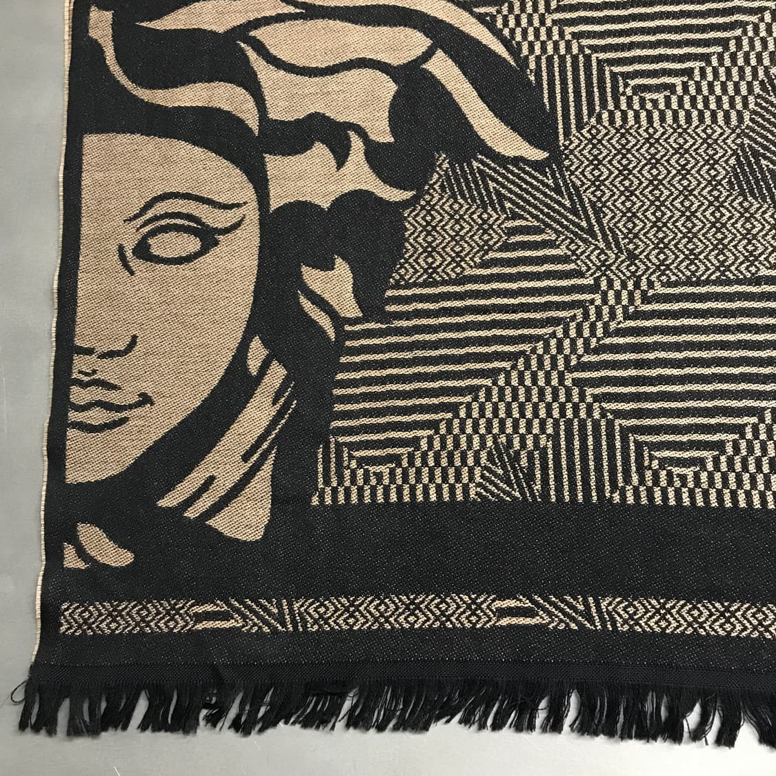 베르사체 메두사 머플러 브라운 상품이미지3