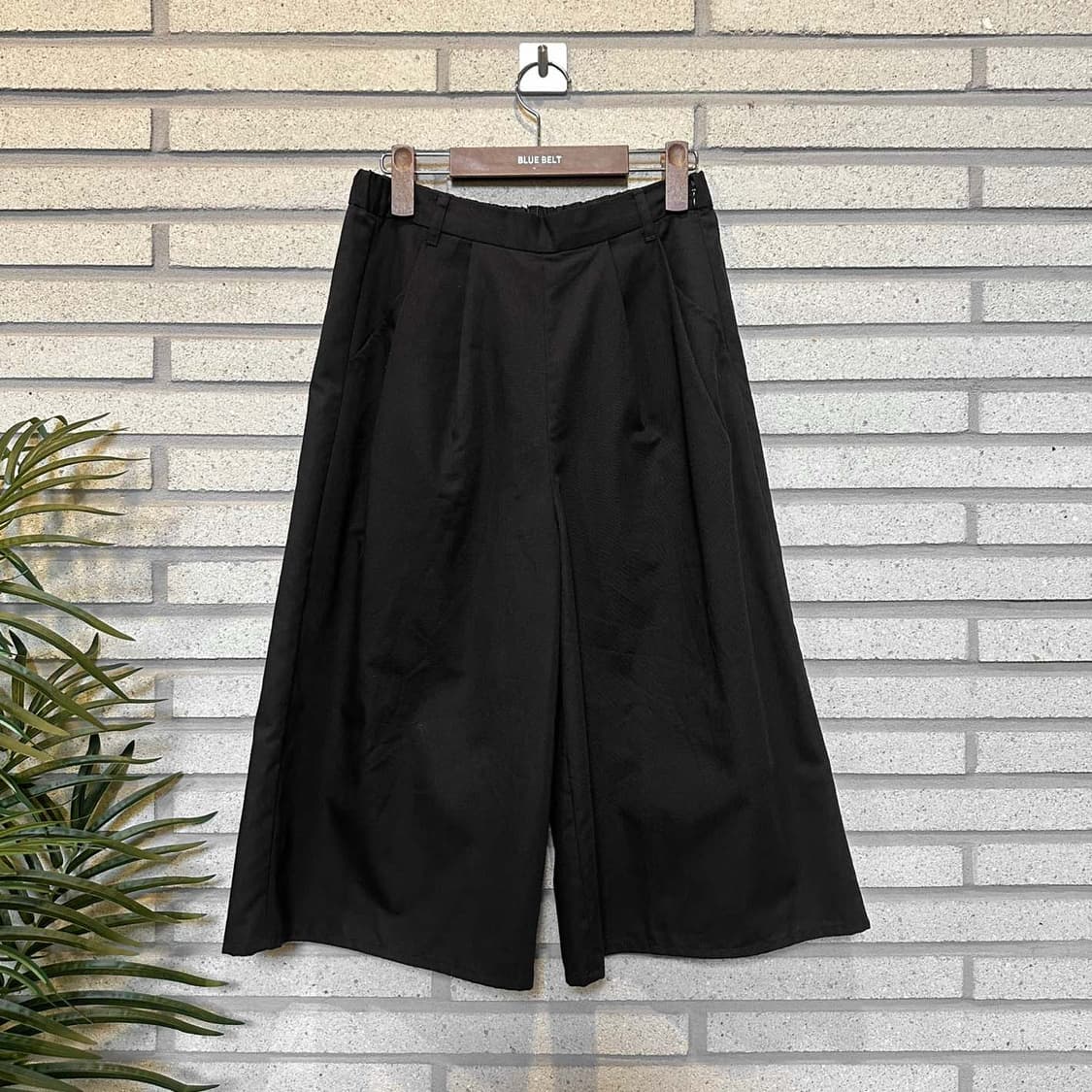 HARE 하레 투턱 와이드 버뮤다 팬츠 사이드지퍼 디테일 블랙 상품이미지1