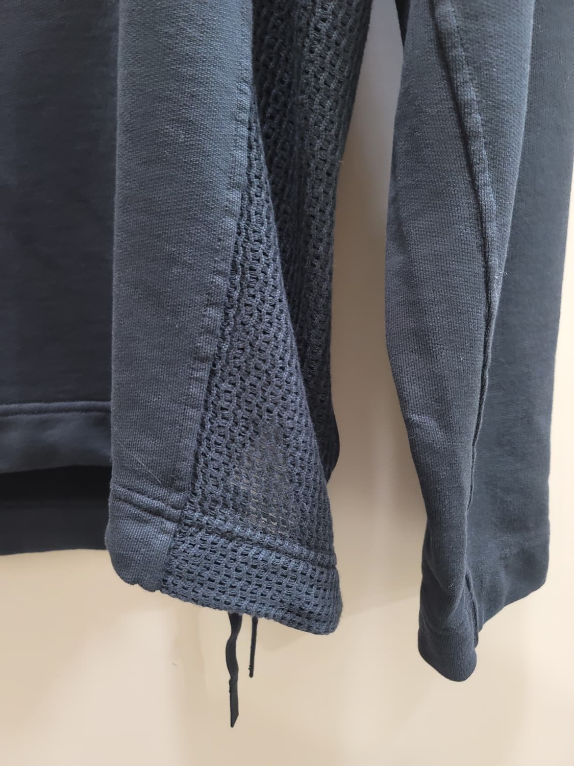 스톤아일랜드 쉐도우프로젝트 블랙 맨투맨 상품이미지3