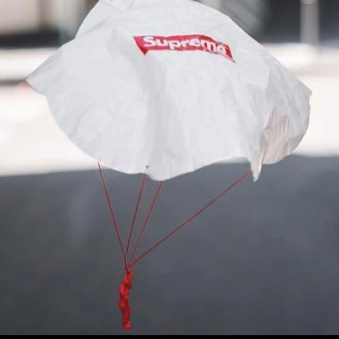 19FW 슈프림 낙하산 기프트 상품이미지1