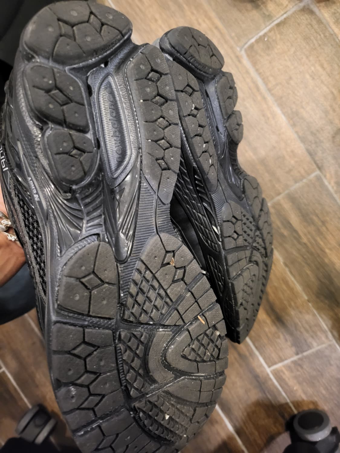 뉴발란스 1906R 블랙 운동화270 상품이미지3