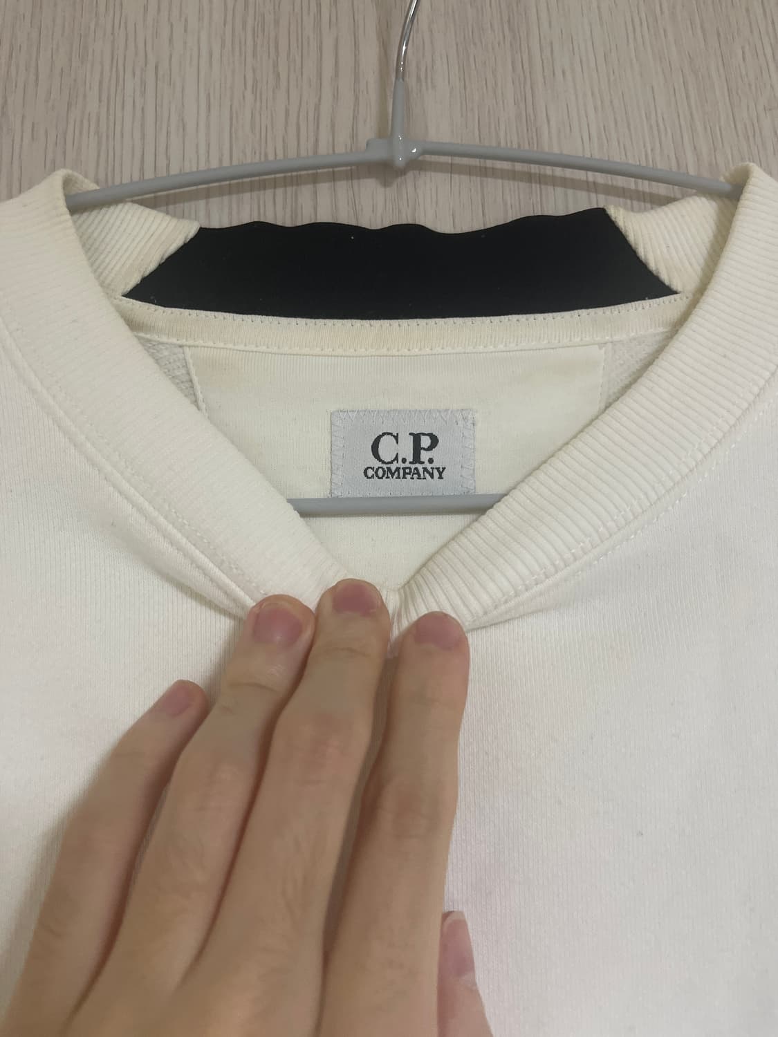 cp컴퍼니 22fw 화이트 맨투맨 상품이미지2