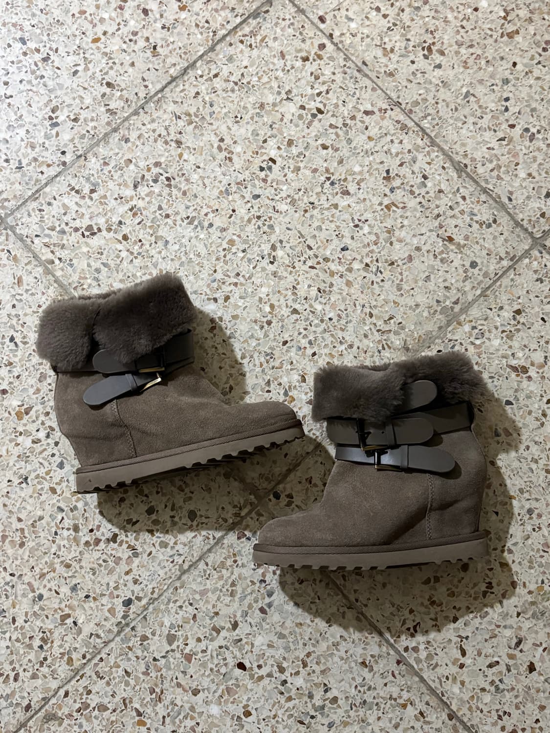 [36] Ash 아쉬 퍼 트리밍 투웨이 버클 부츠힐 상품이미지1