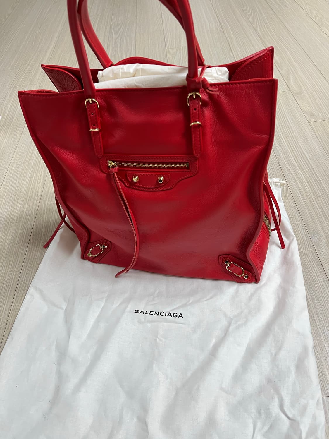 발렌시아가 파피에르 A5 집어라운드 레드 토트백 상품이미지1