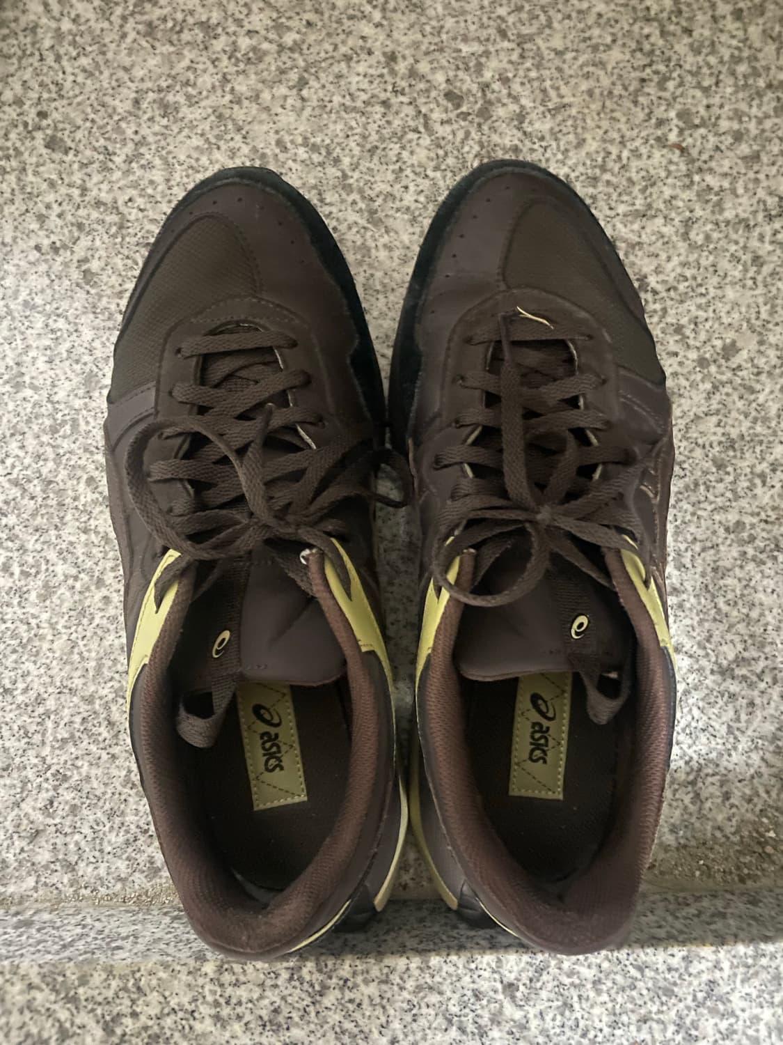 아식스 UN1-S 조거 X81 커피 빈 색상 팝니다. 상품이미지1