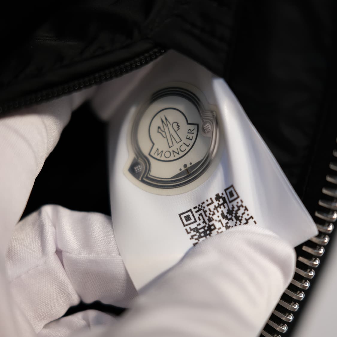 몽클레어 아미오트 쇼트 다운 자켓 상품이미지7