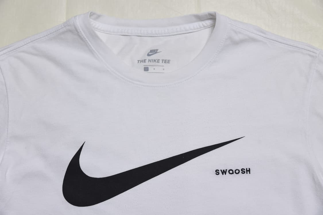 나이키 스포츠웨어 SWOOSH 프린팅 반팔 티셔츠 블랙 L 상품이미지1