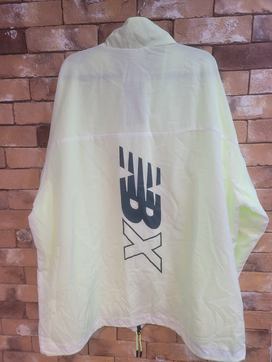 새상품 뉴발란스 NBX 바람막이 2XL 형광 상품이미지2