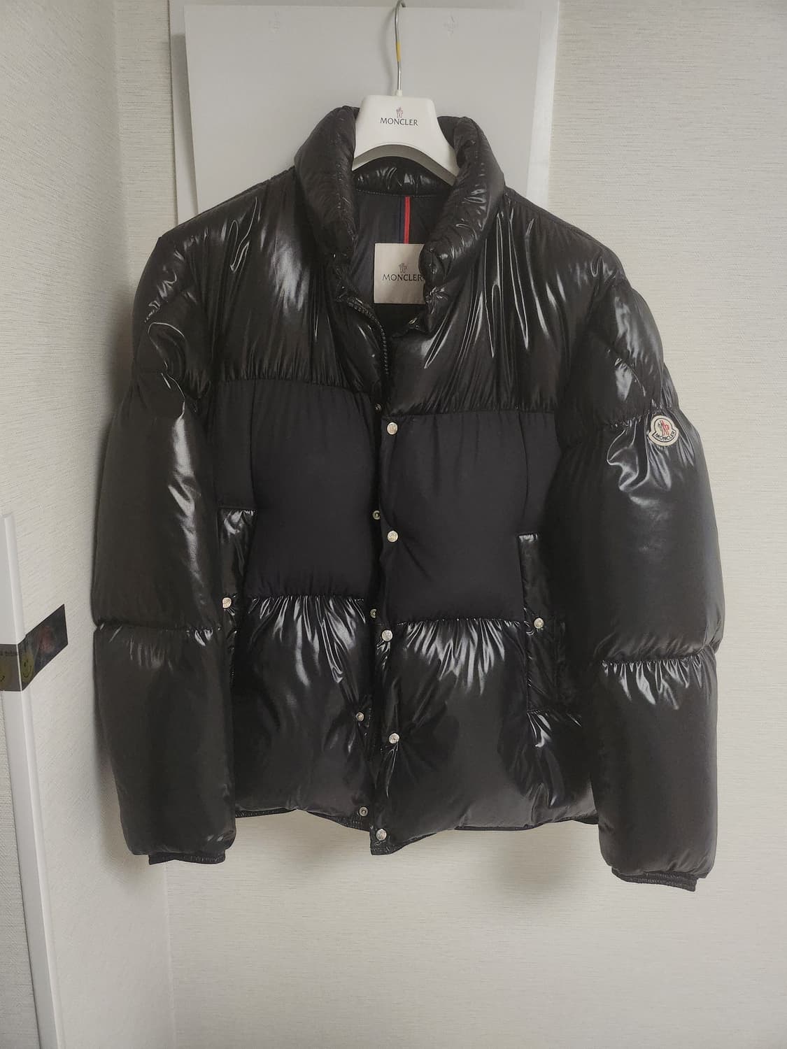 몽클레어 에이나드 Aynard 유광패딩 4사이즈 (박재범착용) 상품이미지1