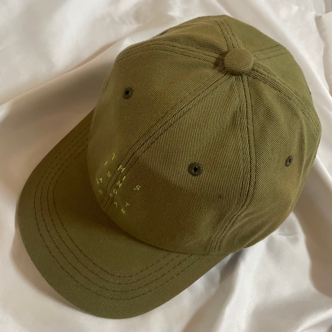 카키 레터링 자수 캡모자 상품이미지1