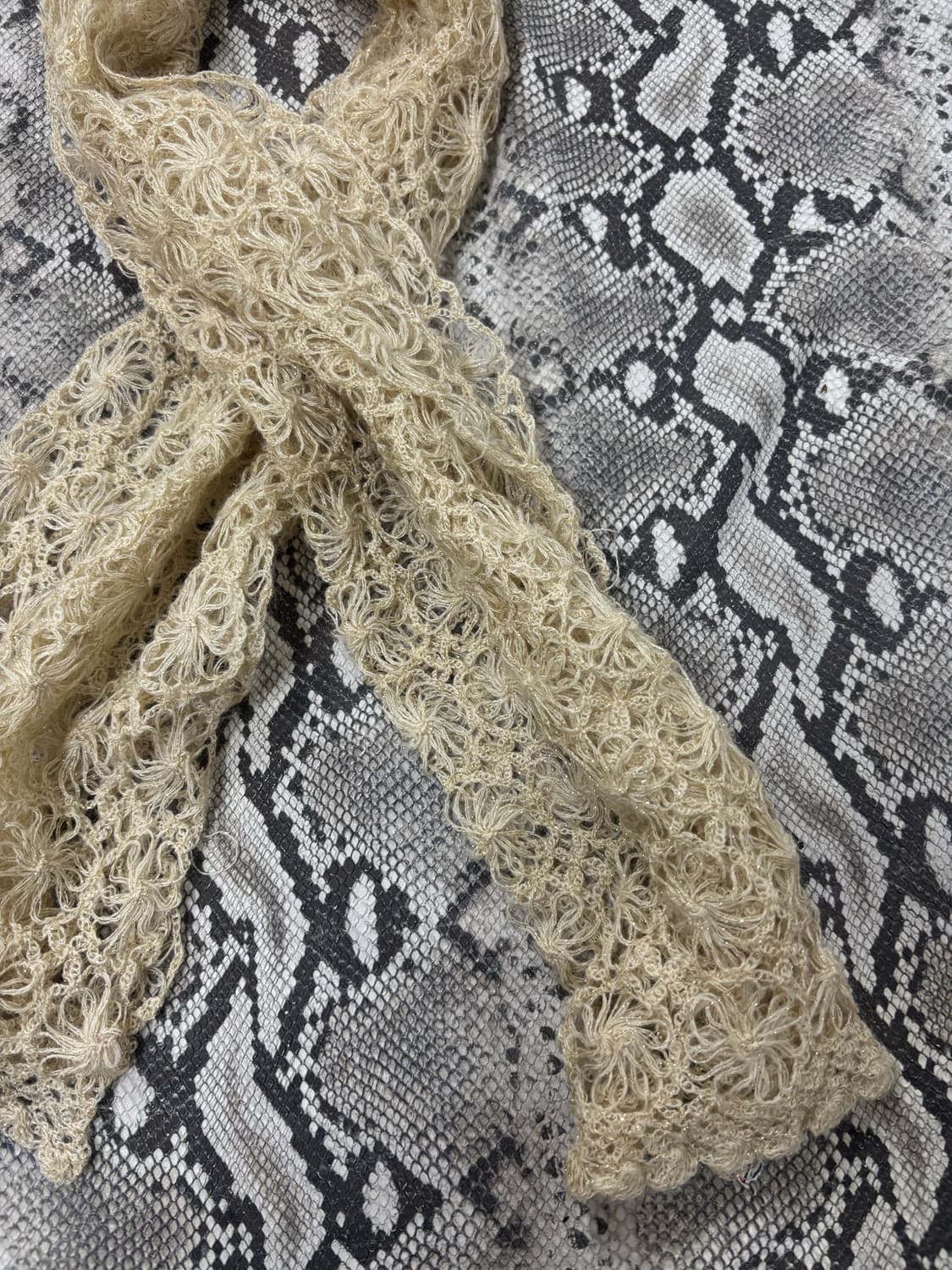“Vintage” Yellow Short Scarf 상품이미지5