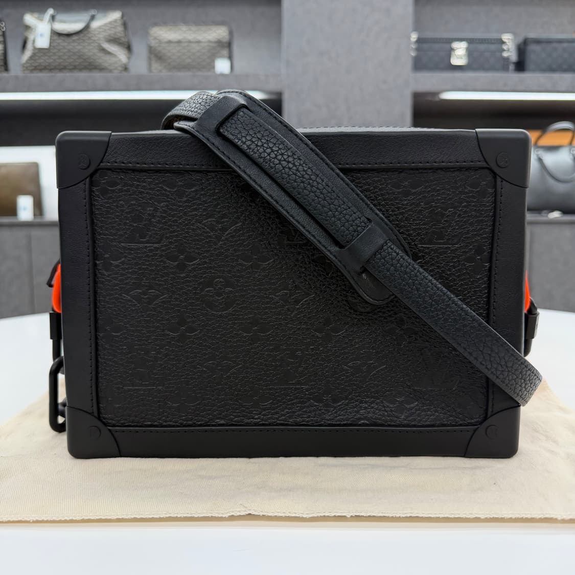 {OS}루이비통 토뤼옹 소프트 트렁크 상품이미지1