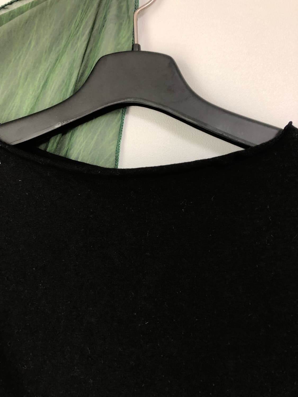 릿킴 ruffle boat neck tee (black) 상품이미지4