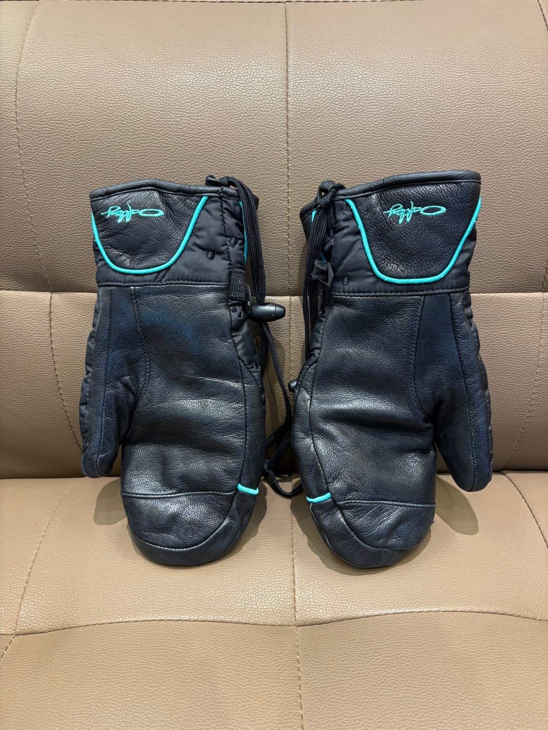 오클리 레더 패딩 스키장갑 상품이미지3