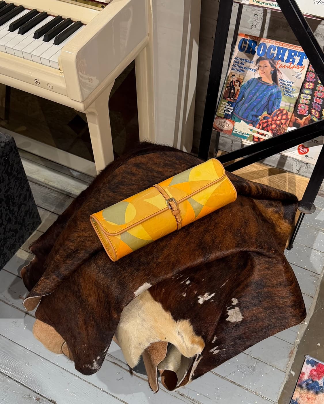 루이비통 옐로우 모노그램 베르니 클러치 상품이미지1