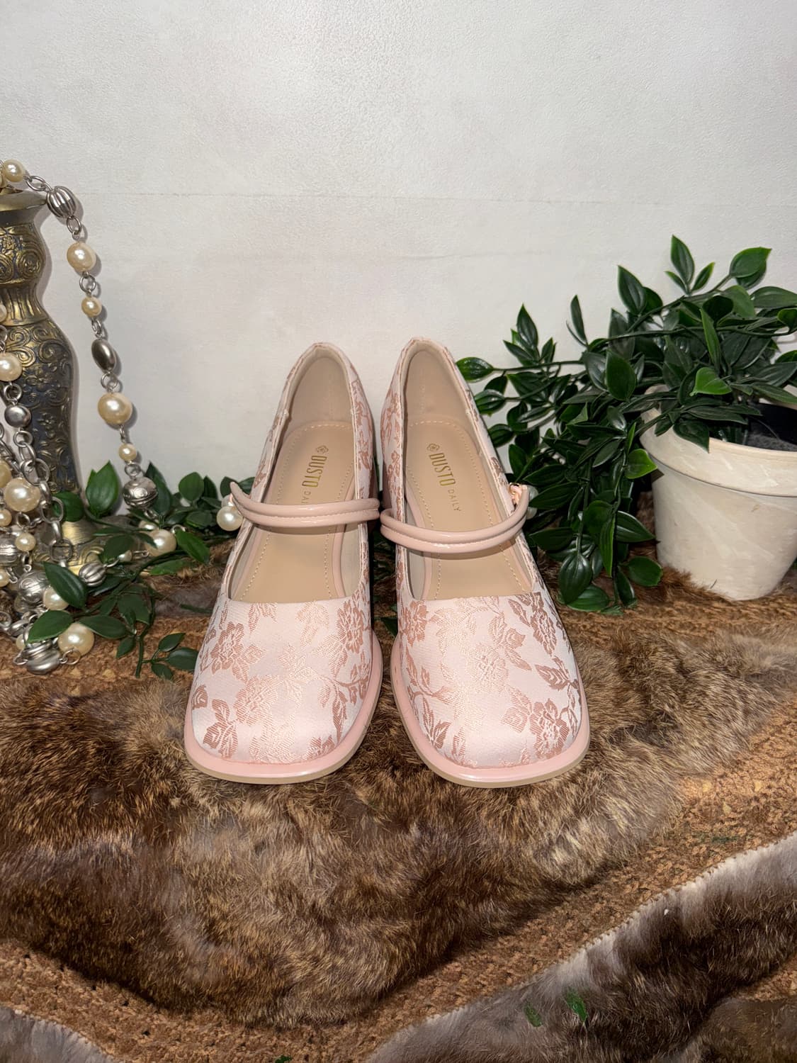 Baby pink oriental floral pearl heels 상품이미지3