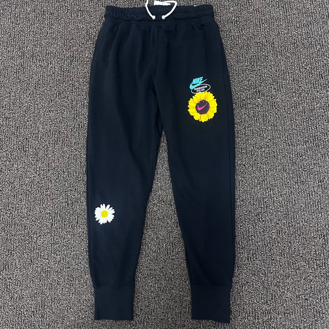 [새상품] NIKE 나이키 플라워 조거팬츠 블랙 M 상품이미지1