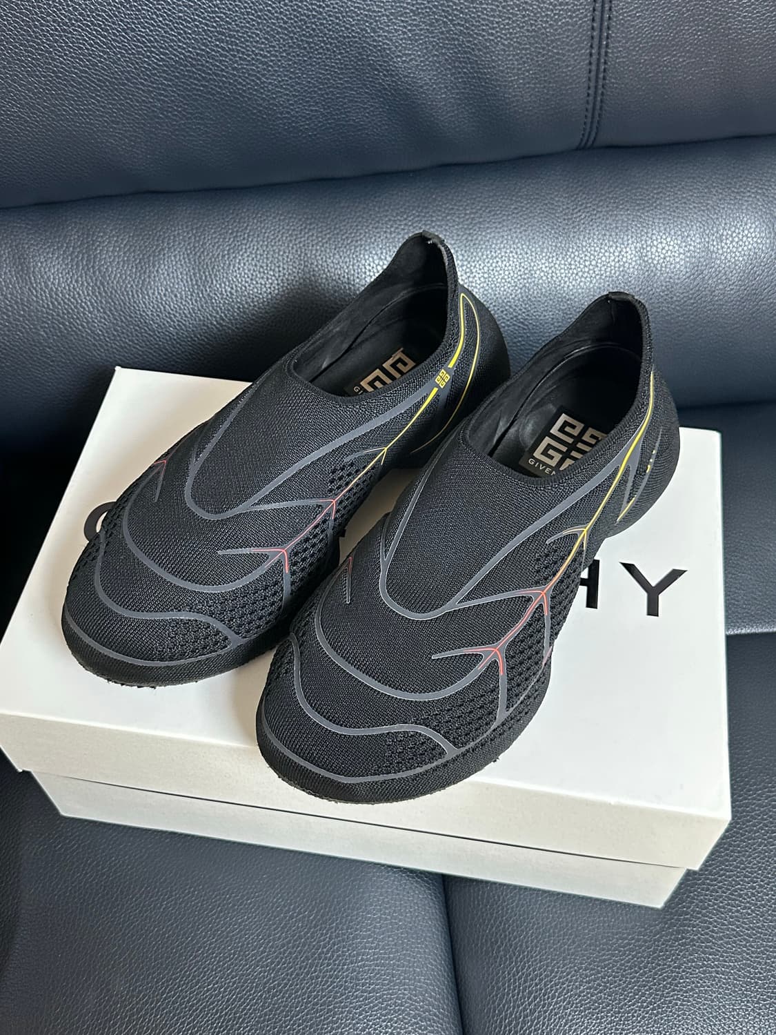 지방시 tk360 블랙 옐로우 41 사이즈 상품이미지1