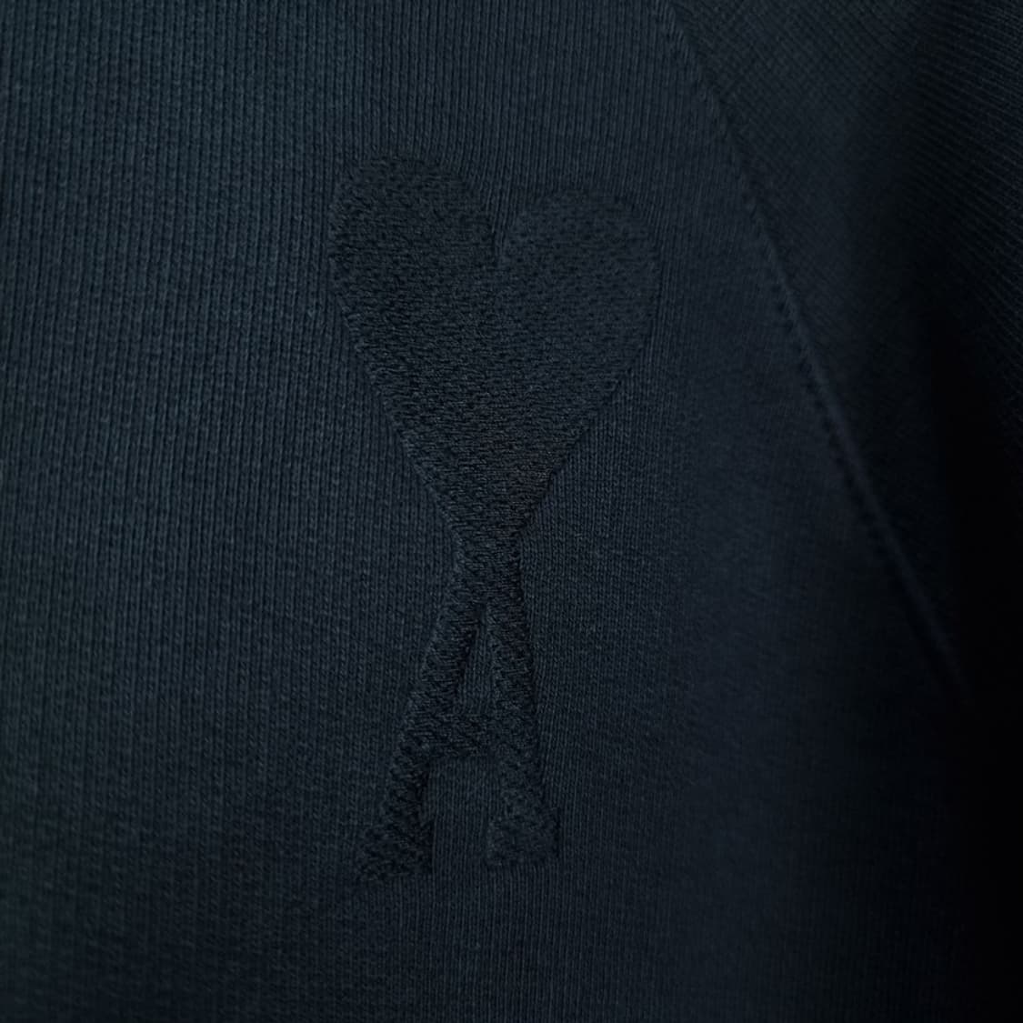 [아미] 블랙 하트 로고 자수 오버사이즈 맨투맨 블랙 P01324 상품이미지6