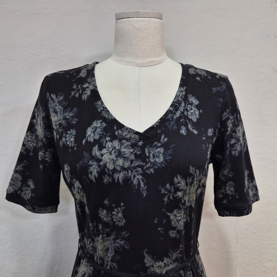 LAURA ASHLEY 딥차콜 플로럴 롱드레스 상품이미지4