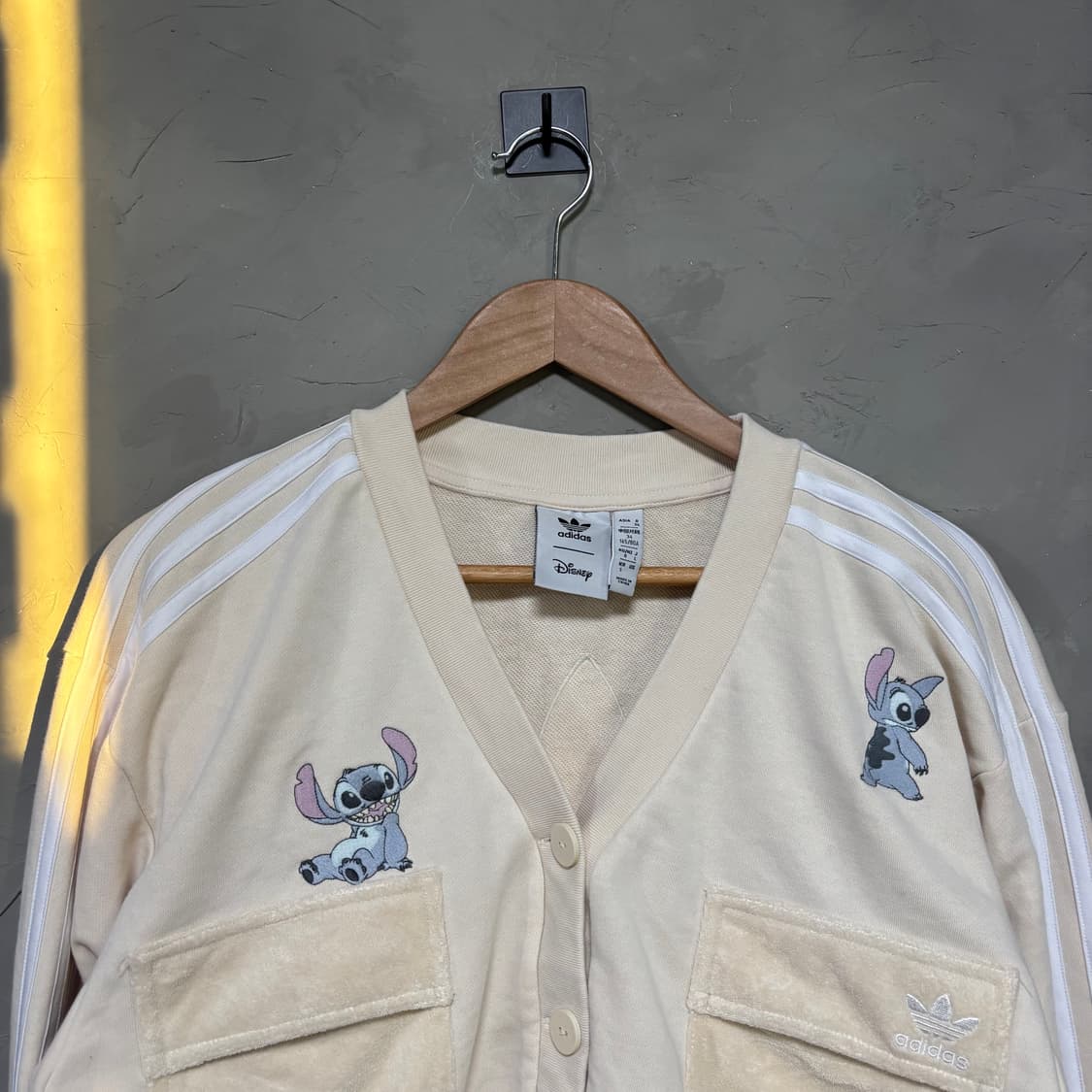 디다스 디즈니 빅로고 져지 트랙탑 가디건 베이지 상품이미지2